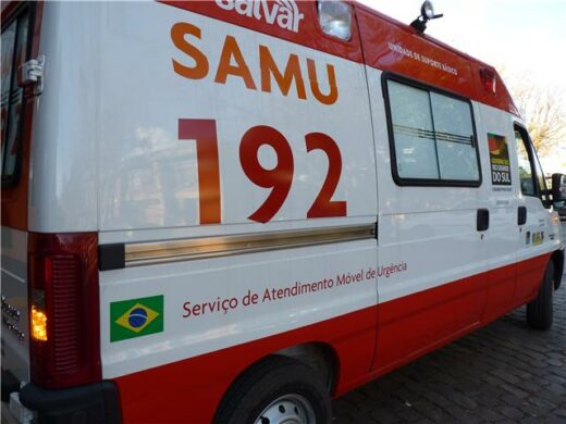 Prefeitura empresta ambulância para os bombeiros