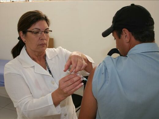 Vacinação contra a gripe  neste final de semana