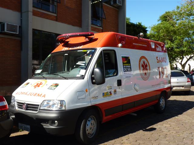 Ambulância é equipada para funcionar como UTI móvel