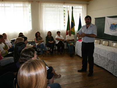 A Escola Municipal de Ensino Fundamental Georgina Rosado foi a escolhida para que o prefeito em exercício, Rene Cecconello, desse as boas vindas aos professores e funcionários