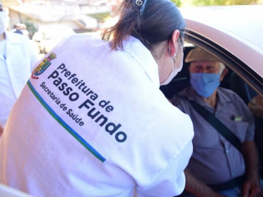 Idosos de 77 anos poderão ser vacinados amanhã