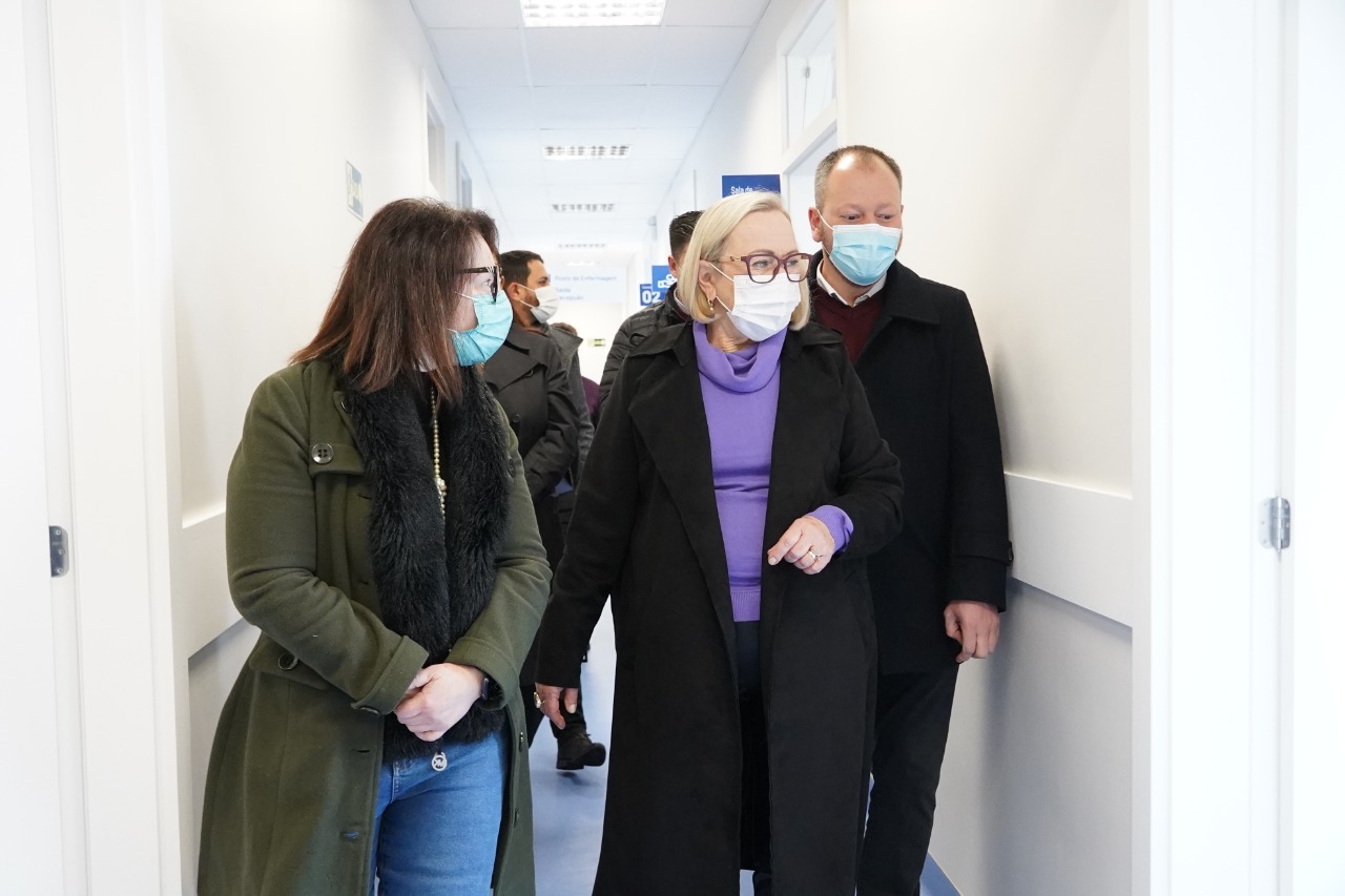 Secretária estadual de Saúde, Arita Bergmann, visita o Hospital Municipal e avalia a gestão em saúde do Município