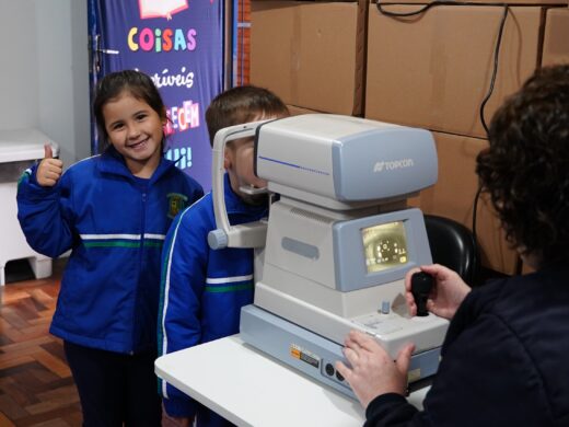 Programa Olhar de Criança da Prefeitura garante óculos gratuitos para alunos da rede municipal
