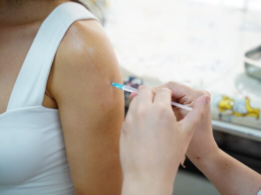 Prefeitura aplica últimas doses da vacina contra a gripe para a população em geral