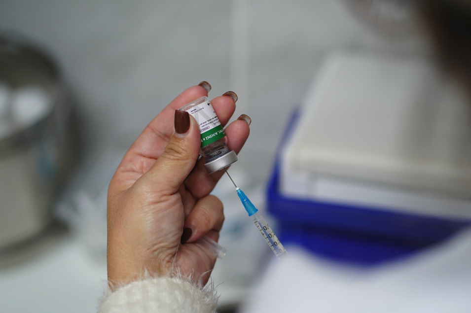 Salas de vacinas terão atendimento até as 15h no último dia útil de cada mês