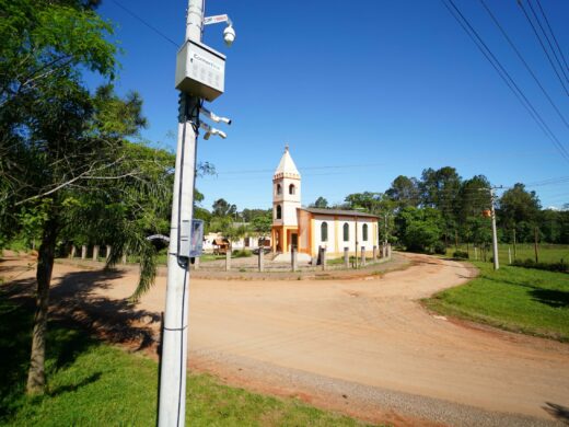 Prefeitura reforça segurança no interior com instalação de câmeras de videomonitoramento