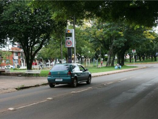 Prefeitura não vai suspender multas de veículos