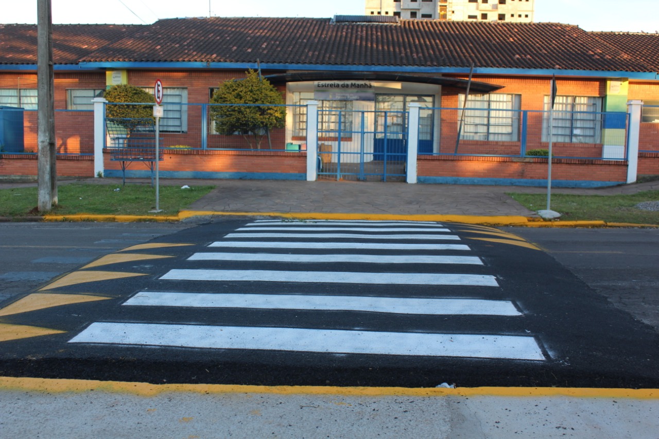 Sinalização próxima a escola é alterada para melhorar mobilidade e  segurança, Mogi Agora