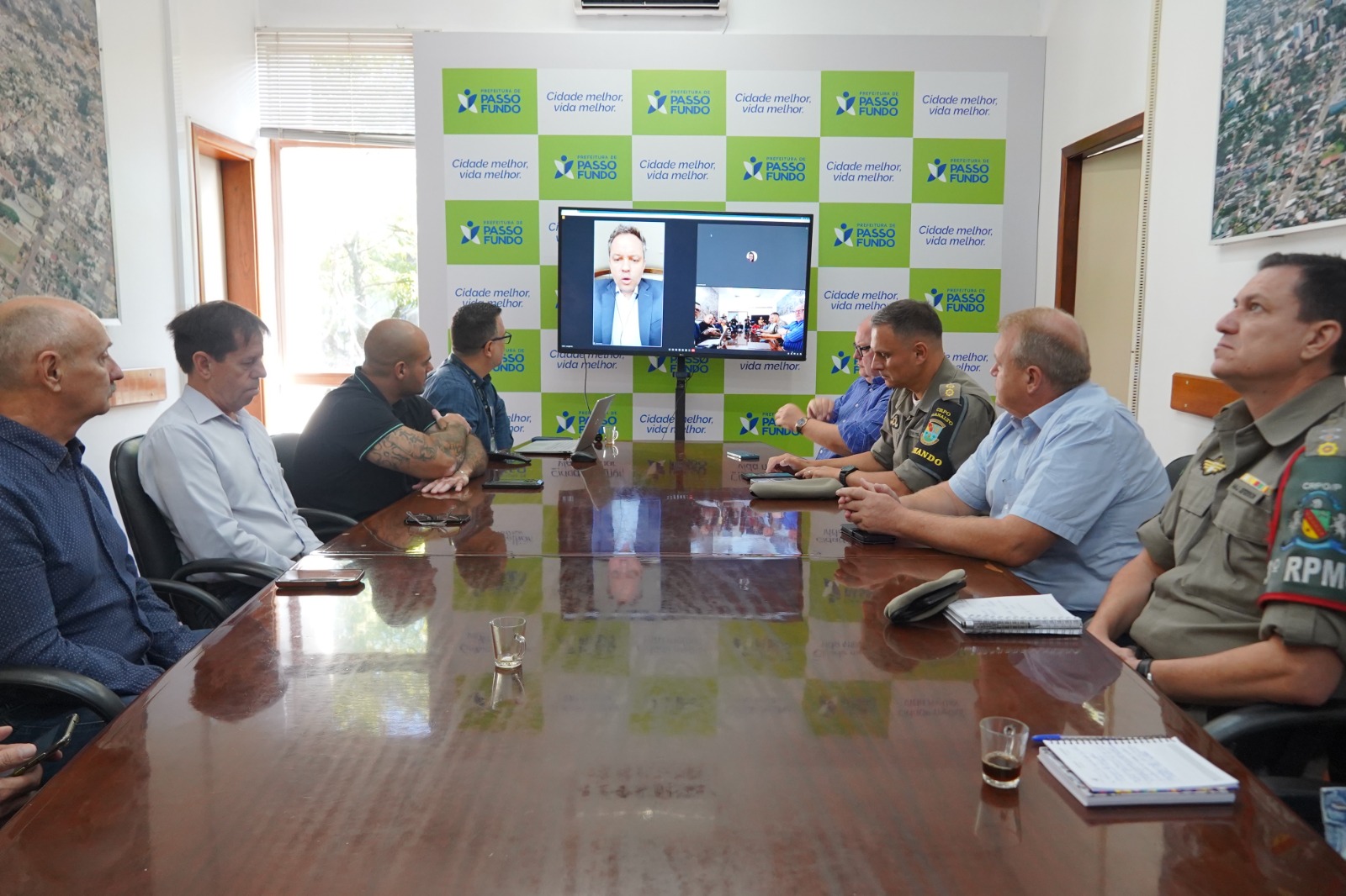 Prefeito Pedro reúne forças policiais e entidades ligadas à Educação para tratar da segurança nas escolas