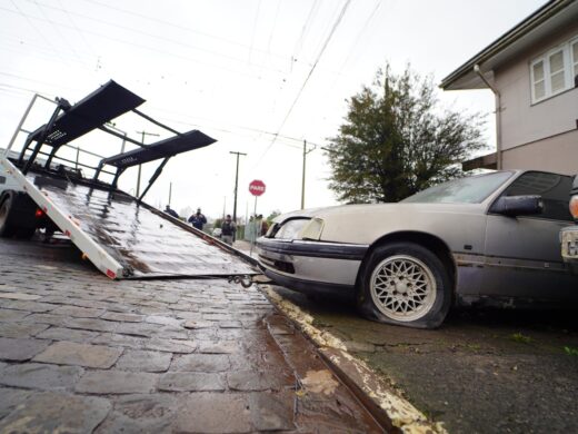 Prefeitura de Passo Fundo realiza nova etapa da operação para remoção de veículos abandonados