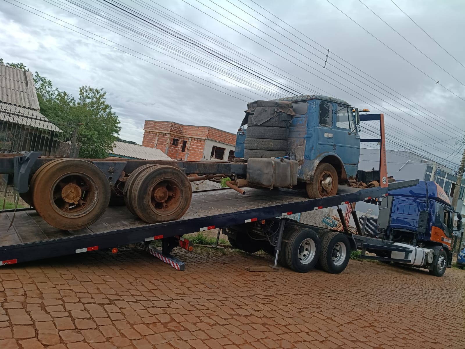 Prefeitura segue operação de recolhimento de veículos abandonados nas ruas da cidade