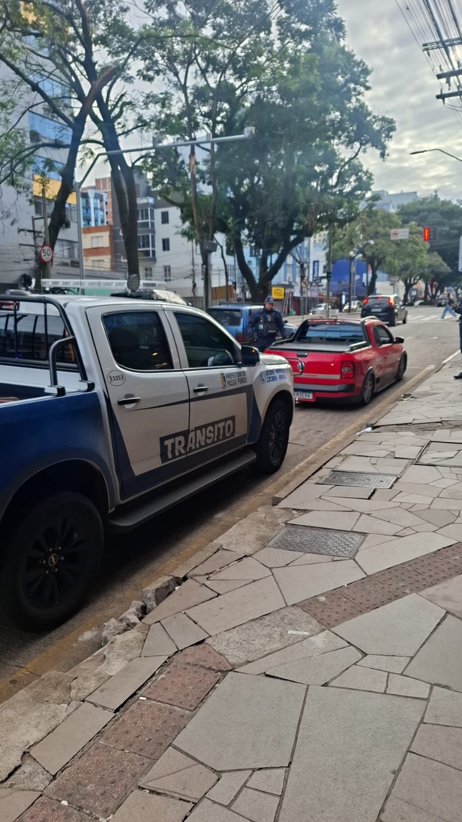 Operação “Fim de Festa” flagra motoristas com sinais de embriaguez e perseguição termina na DPPA em Passo Fundo