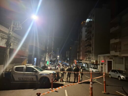 Operação Balada Segura aborda 88 veículos e flagra 22 motoristas sob efeito de álcool em Passo Fundo