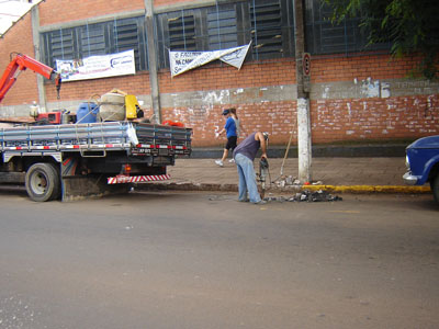 Um dos pontos fica localizado em frente a Escola Fagundes dos Reis