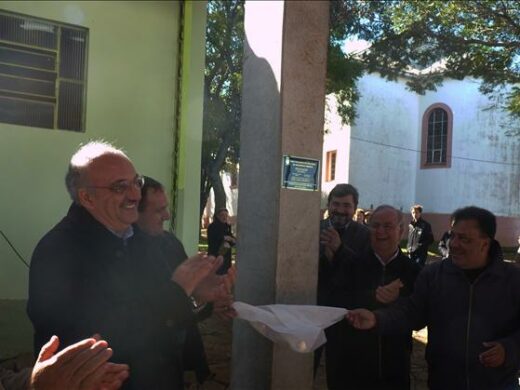Prefeitura entrega quadra de esportes  em Bela Vista