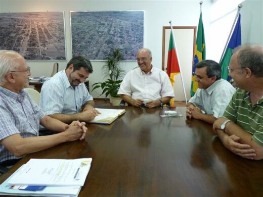 Prefeito Airton Dipp retoma o cargo