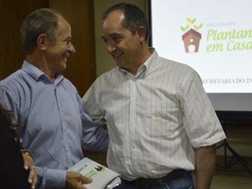 Prefeitura lança o programa “Plantando em Casa”