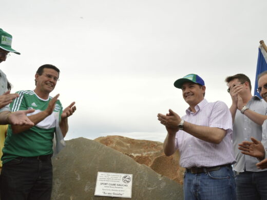 Pedra fundamental do novo estádio do Gaúcho reúne torcedores ilustres