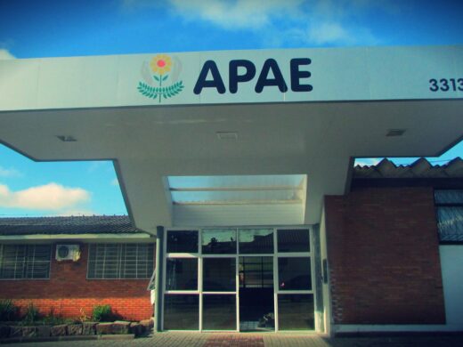 Apae recebe a doação de 3,5 toneladas de leite