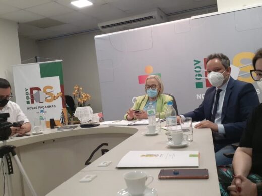 Prefeito se reúne com secretária Estadual de Saúde