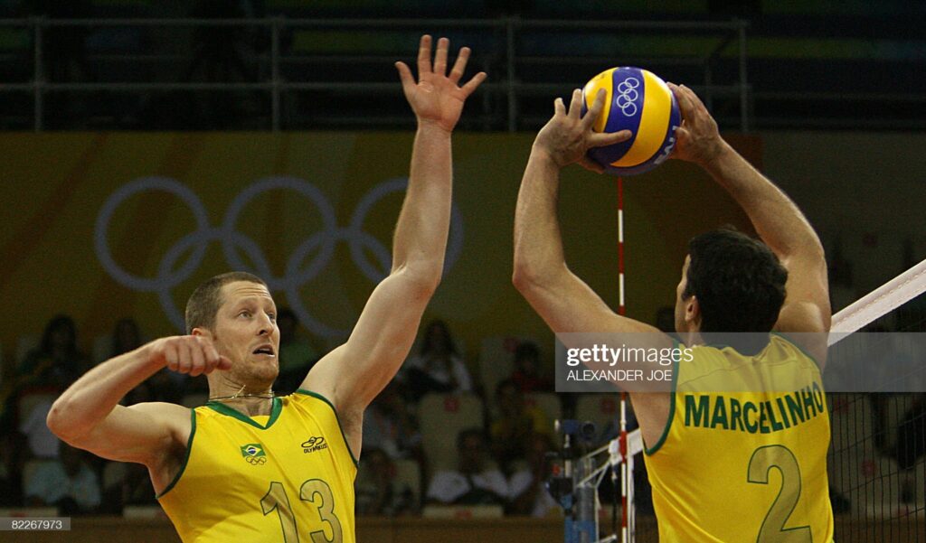 Brazil's Marcelo Elgarten (R) lines up the ball for team-mate Gustavo Endres during a Men's Preliminary Olympic Volleyball Pool B match against Serbia in the 2008 Beijing Olympic Games in Beijing on August 12, 2008. AFP PHOTO/ALEXANDER JOE     (Photo credit should read ALEXANDER JOE/AFP via Getty Images)