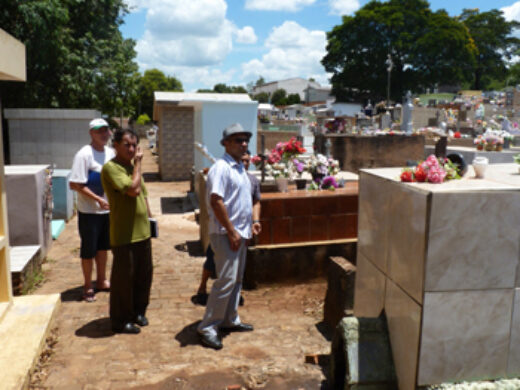 Equipe da Prefeitura vistoria cemitérios e planeja ações urgentes