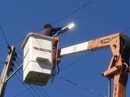 Prefeitura leva luz de LED aos distritos do interior