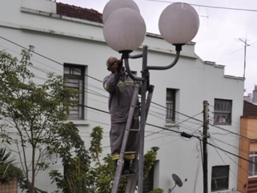 Iluminação pública: pedidos de reparos podem ser feitos no site da Prefeitura
