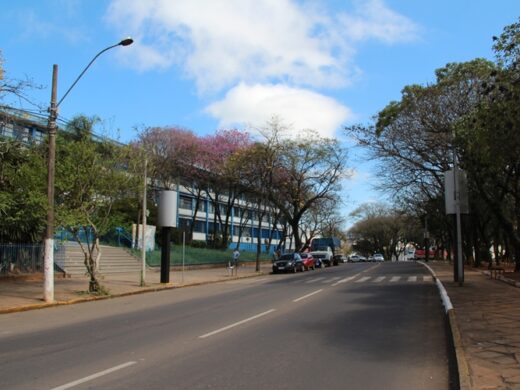 Prefeitura amplia iluminação em escolas