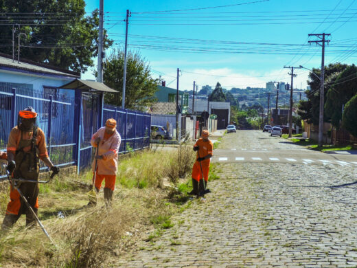 Rotina de limpeza nos bairros