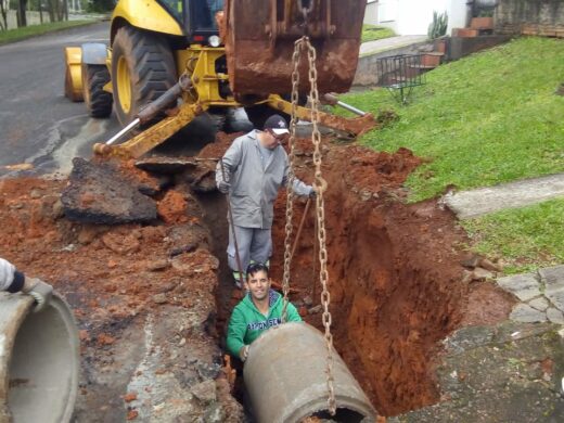 Mais de 20 bairros atendidos com Obras e Serviços