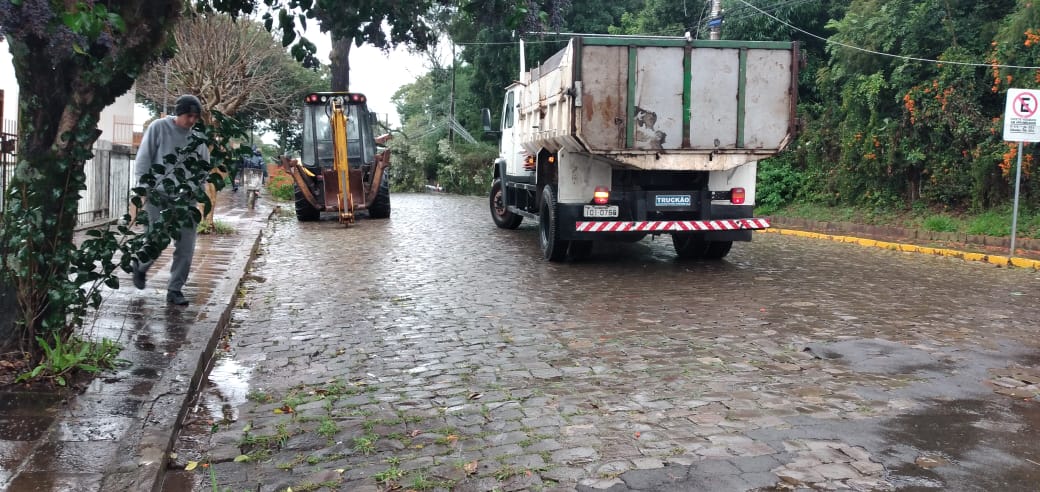 Prefeitura segue trabalhando na manutenção da cidade e atendimento à população após as chuvas