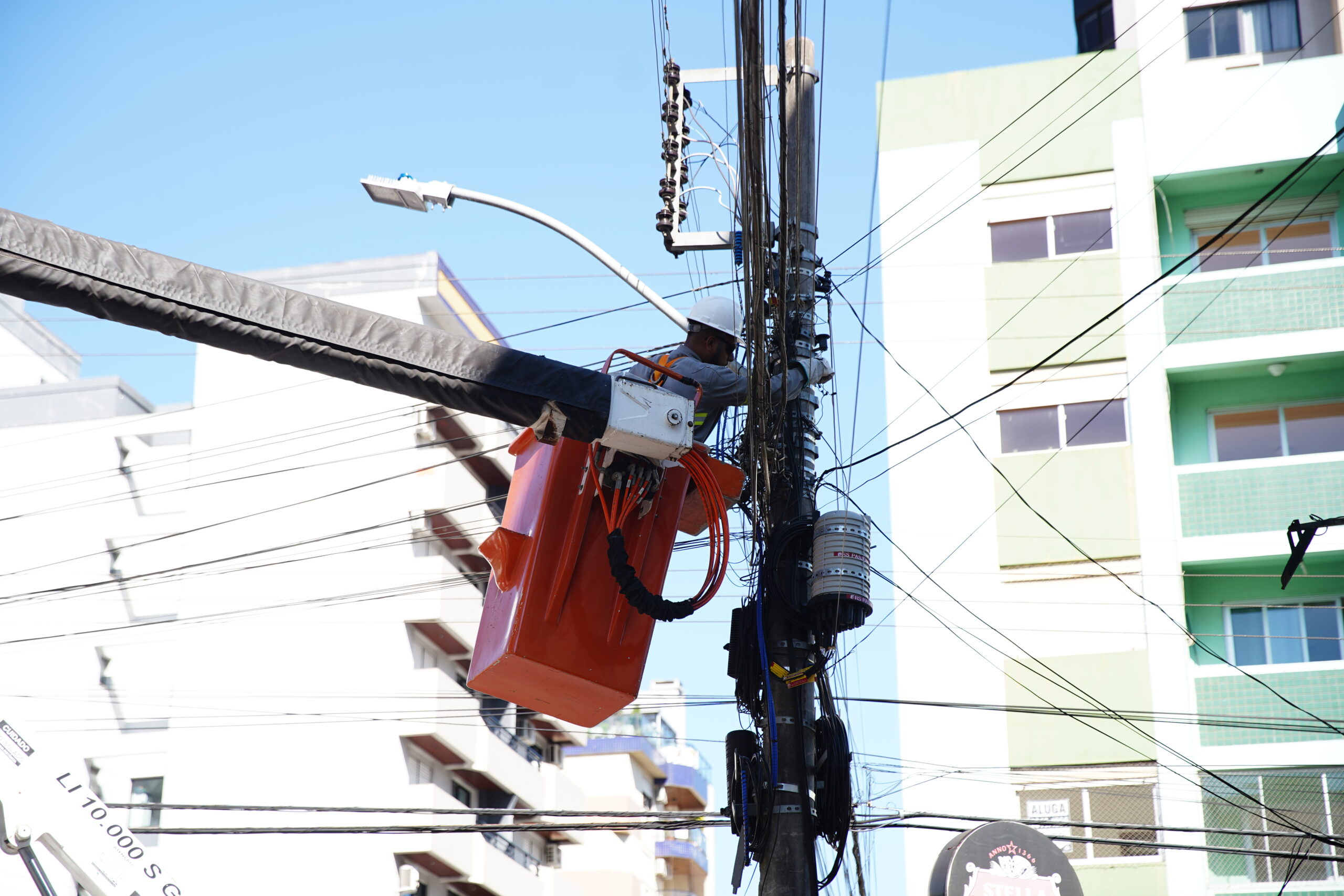 Prefeitura trabalha no Programa de Modernização da Iluminação Pública