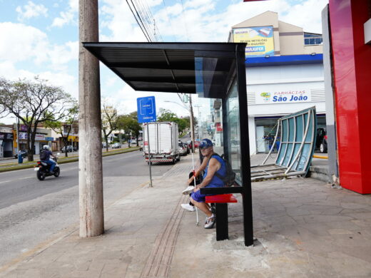 Ponto de Qualidade: novos abrigos de ônibus estão sendo instalados pela Prefeitura