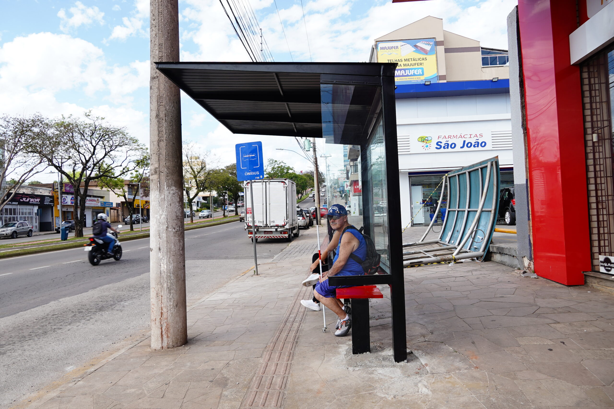 Ponto de Qualidade: novos abrigos de ônibus estão sendo instalados pela Prefeitura