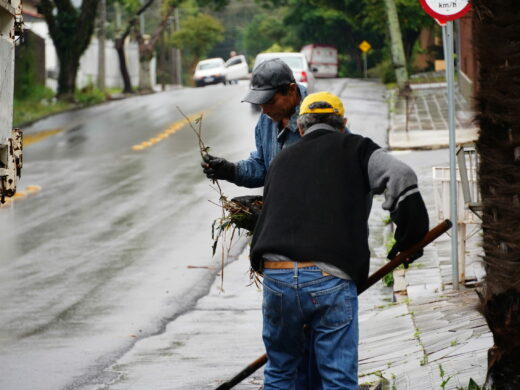 Equipes da Prefeitura seguem mobilizadas para atender situações ocasionadas pela chuva