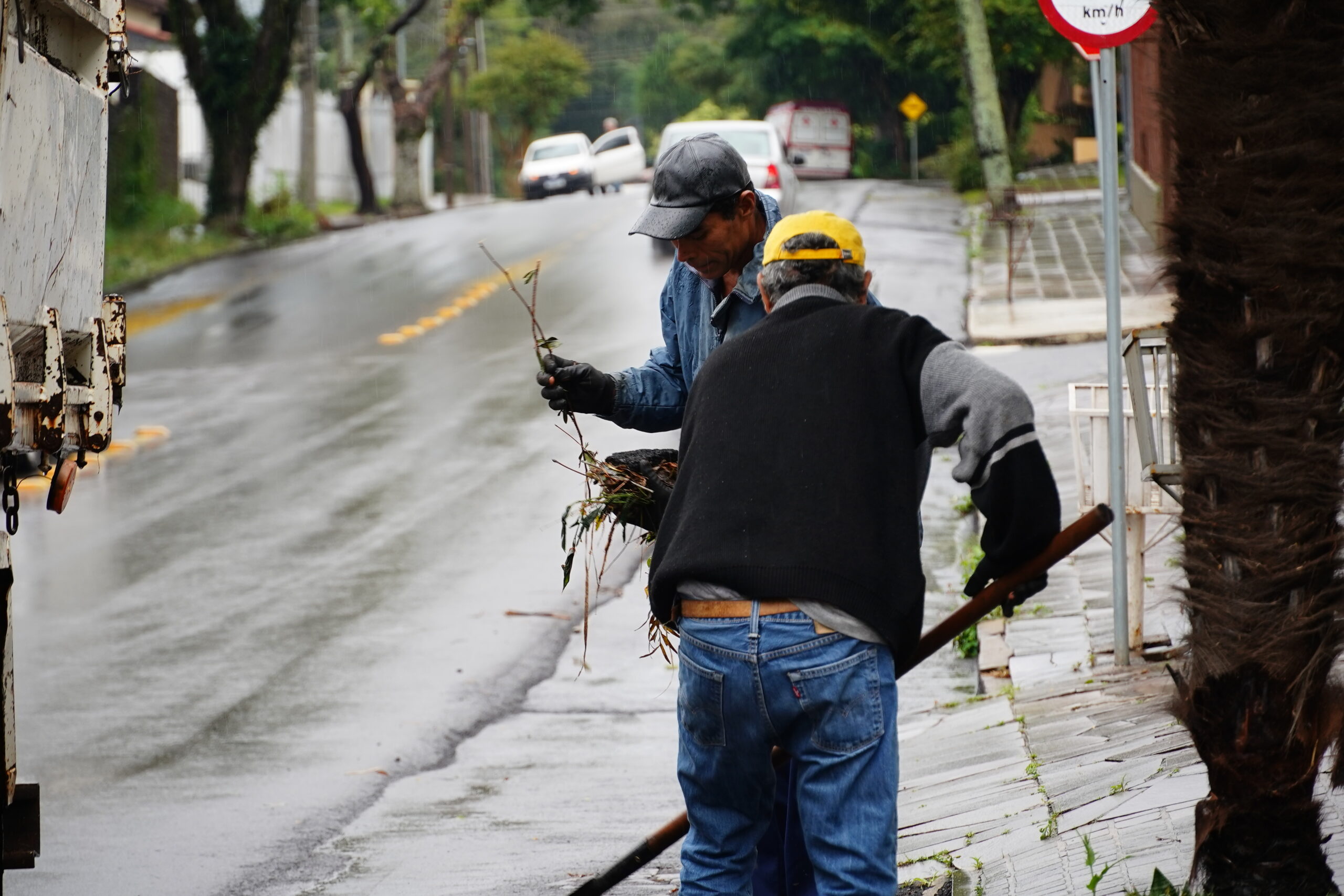 Equipes da Prefeitura seguem mobilizadas para atender situações ocasionadas pela chuva