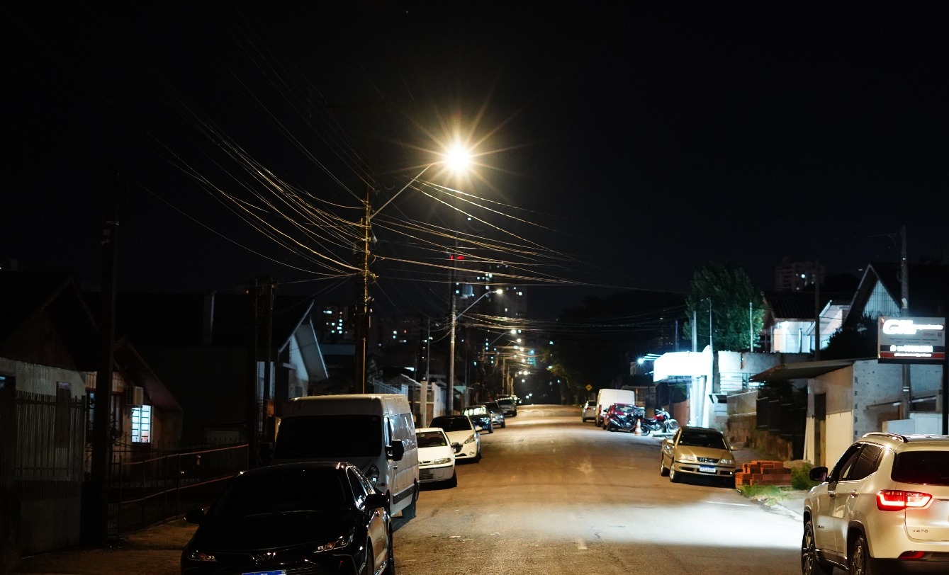 Prefeitura instala iluminação em LED em mais bairros