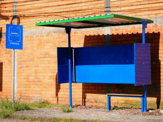 Bairros estão recebendo novos abrigos de ônibus dentro do programa “Ponto de Qualidade”