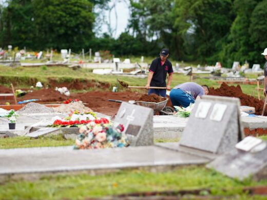 Prefeitura intensifica limpeza e organização dos cemitérios municipais para o feriado de Finados