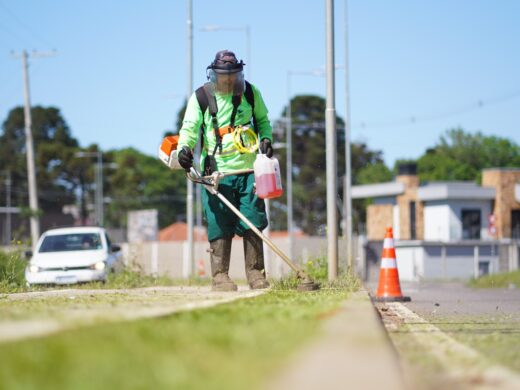 Cronograma de ações com recolhimento de entulhos, roçadas e iluminação pública nos bairros até quinta-feira (17)