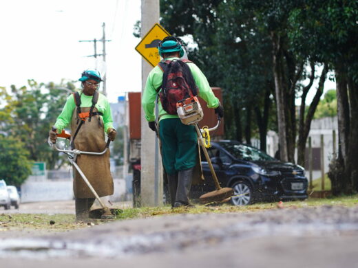 Prefeitura realiza ações de limpeza e zeladoria nos bairros