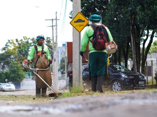 Cronograma de ações com recolhimento de entulhos, roçadas e iluminação pública nos bairros até sexta-feira