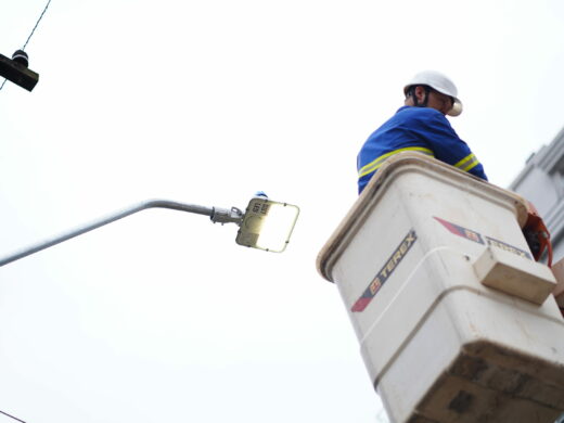 Prefeitura conclui instalação de Iluminação Pública em LED em todas as regiões da cidade e no interior