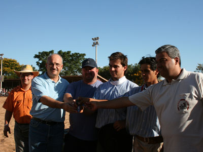 Dipp entrega prêmios aos vencedores das provas campeiras