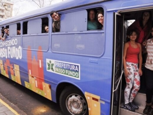 Mais de 700 pessoas já passearam com ônibus do Programa Conhecendo Passo Fundo