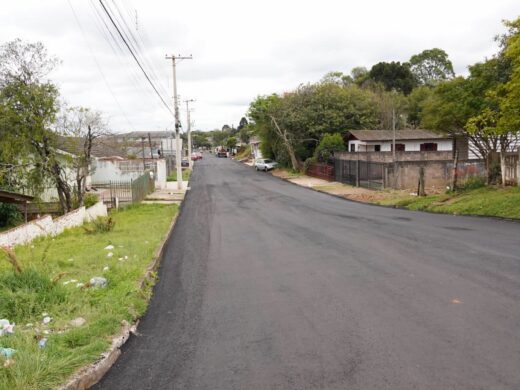 Prefeitura conclui mais uma rua do programa Minha Rua com Asfalto