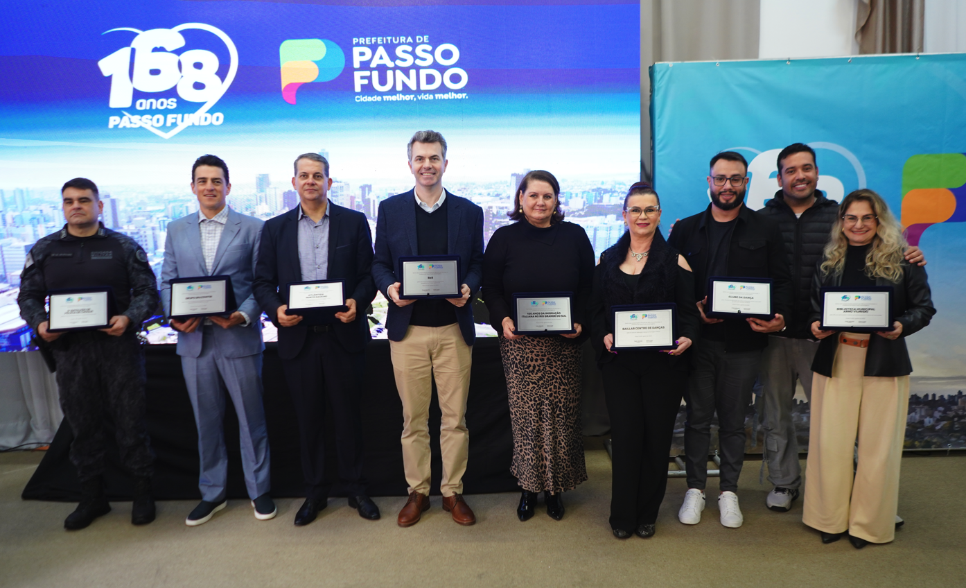Prefeitura homenageia entidades e empresas que contribuíram com a história e o desenvolvimento de Passo Fundo
