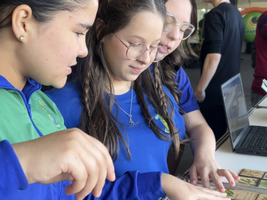 Alunas de escola municipal vencem prêmio do Despertar 2025 com projeto “Fazenda em Jogos Educativos”