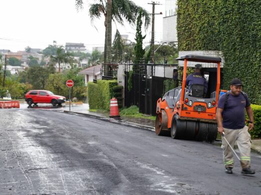 Prefeitura realiza melhorias na pavimentação da Rua XV de Novembro